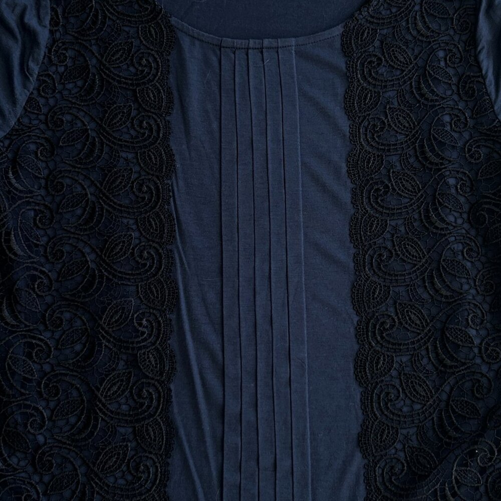 Ann Taylor Dark Blue T-Shirt Top Blouse Shirt w/Black Lace Size Small - Picture 2 of 8
